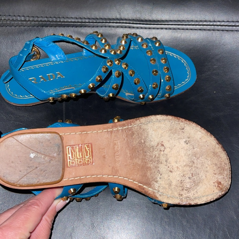 PRADA Leather sandal
36 1/2
Slightly worn 
Turquoise, Leather - Picture 5 of 6